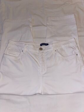 Bandolino White Ankle Crop Pants